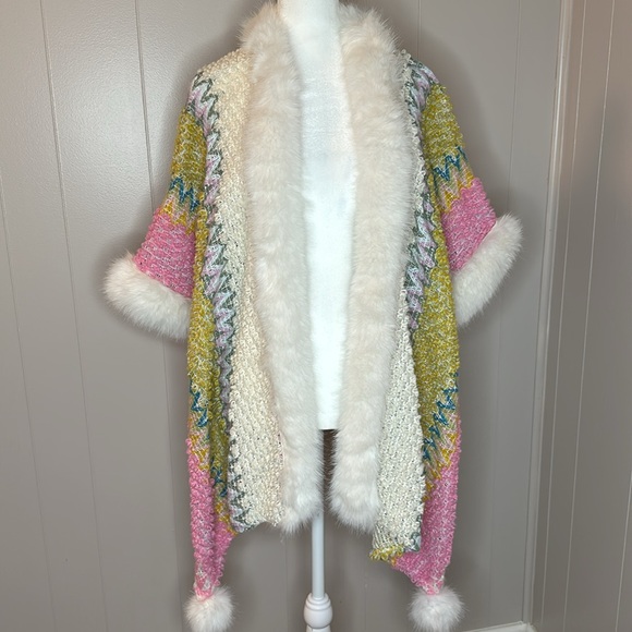 NWOT Snow Bunny Bohemian Faux Fur Trim Poncho - Picture 4 of 12
